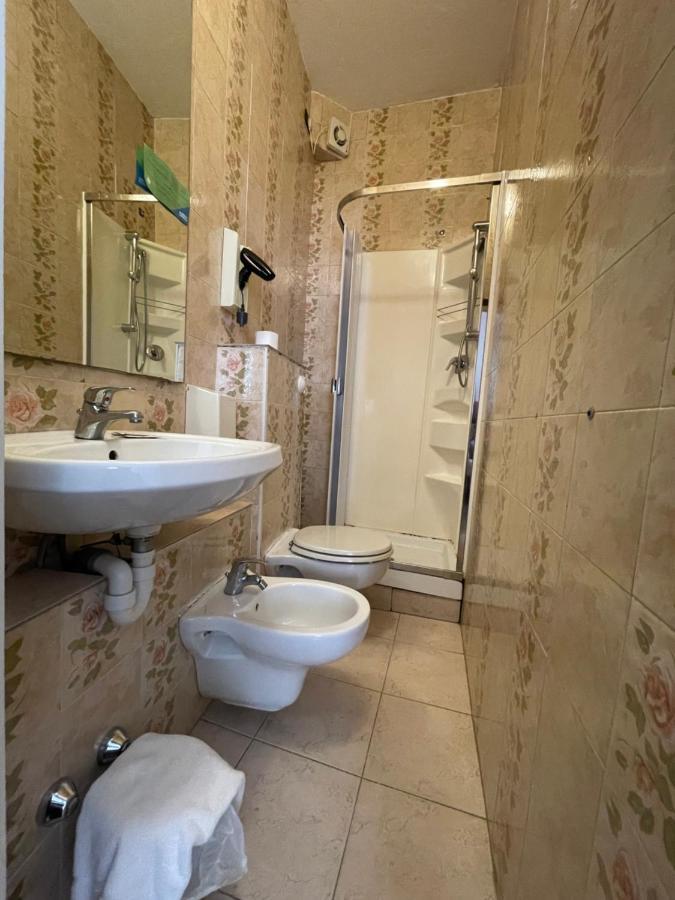 צ'זנה Hotel Cappello מראה חיצוני תמונה