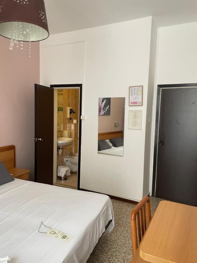 צ'זנה Hotel Cappello מראה חיצוני תמונה